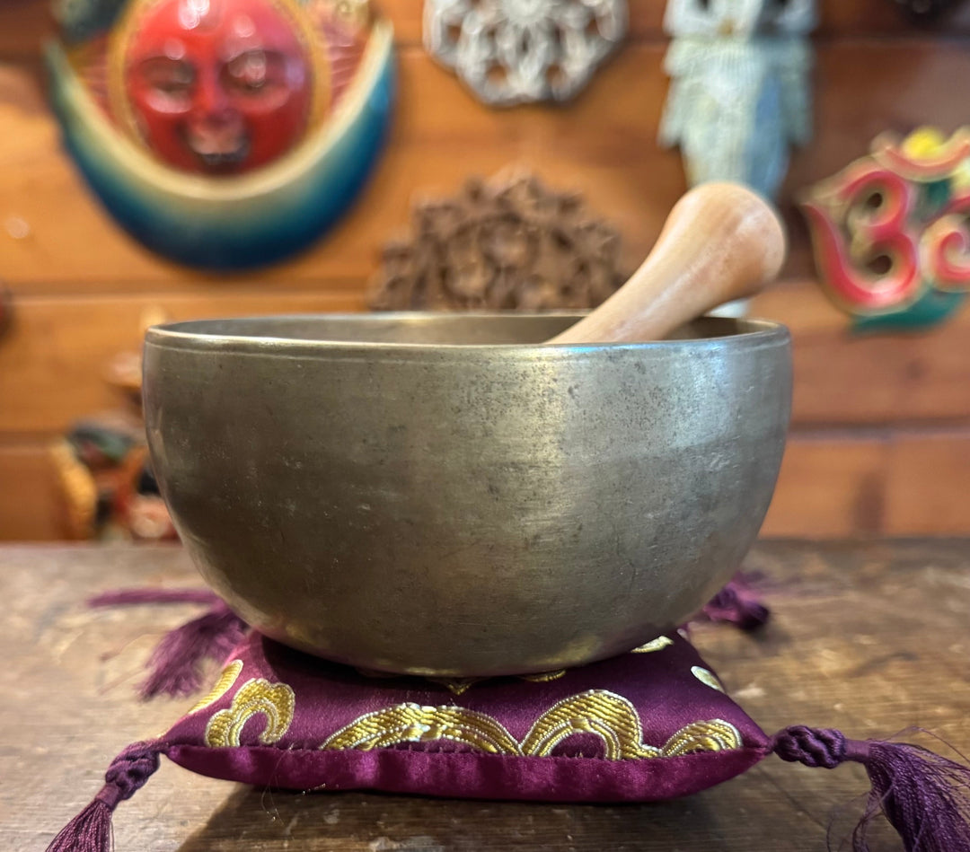 Antique 8th Chakra Singing Bowl - Floating Lotus
