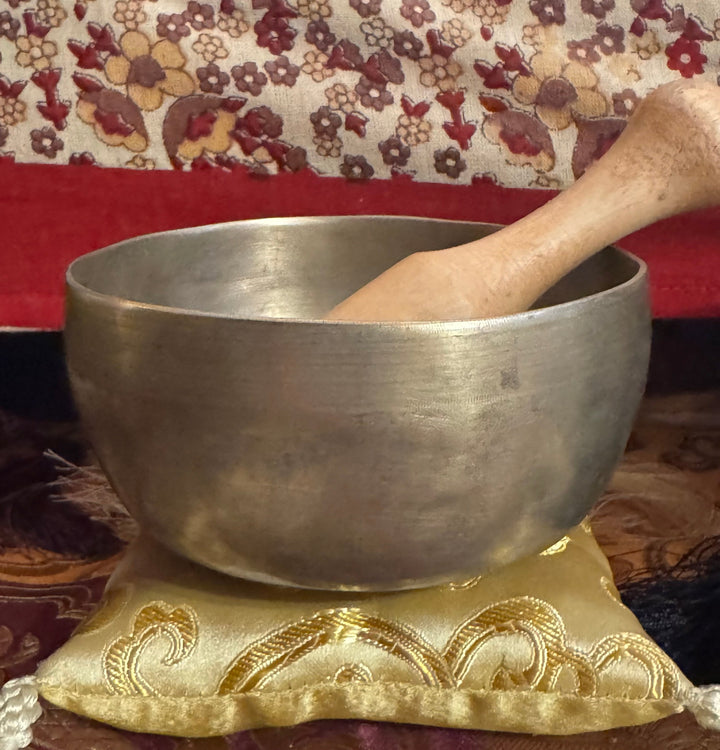 Antique 8th Chakra Singing Bowl - Floating Lotus