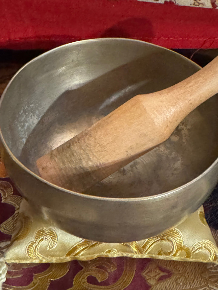 Antique 8th Chakra Singing Bowl - Floating Lotus