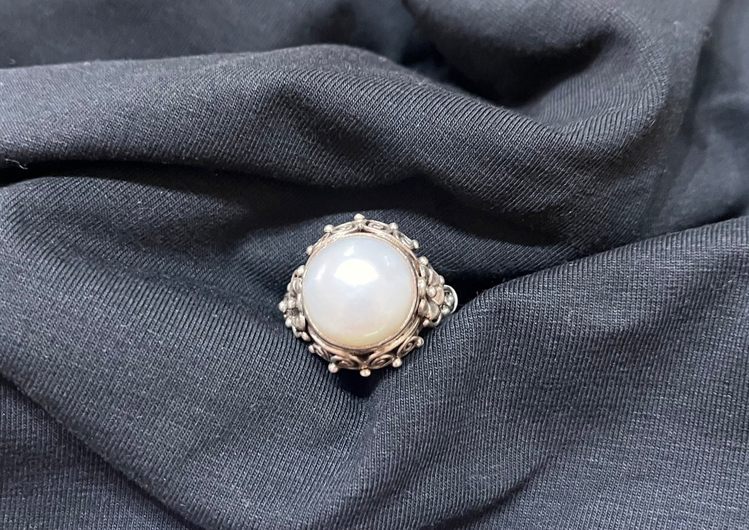 Antique Designed Pearl Ring ￼ - Floating Lotus