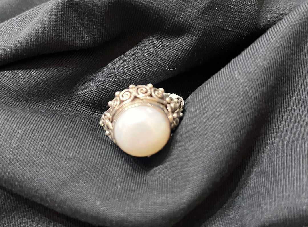 Antique Designed Pearl Ring ￼ - Floating Lotus