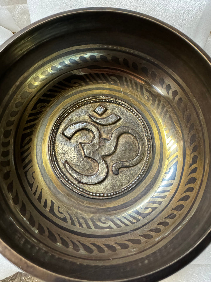 Compassion Heart Chakra Singing Bowl - Floating Lotus
