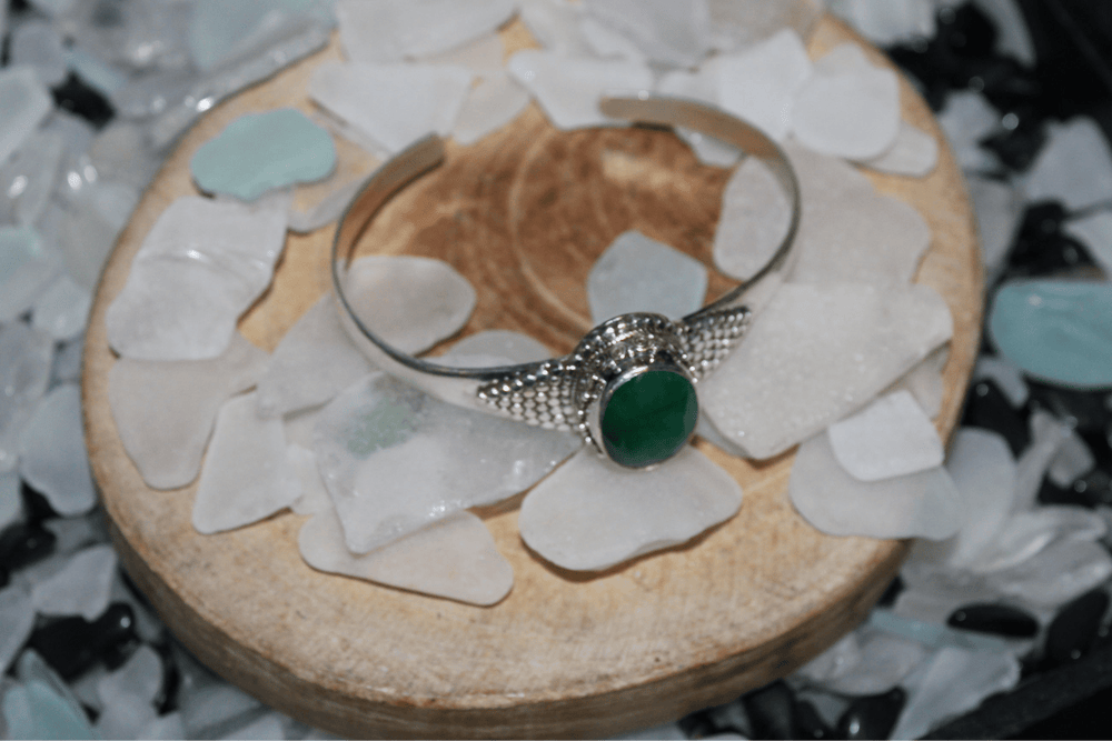Emerald Bracelet - Floating Lotus