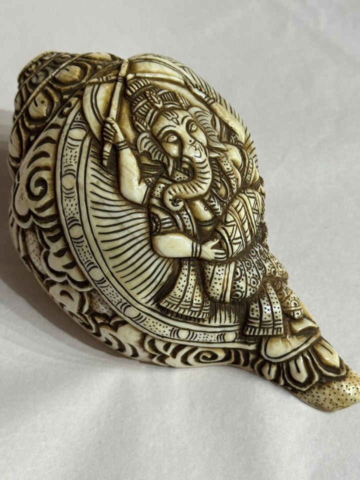 Ganesh Conch Shell Horn - Floating Lotus