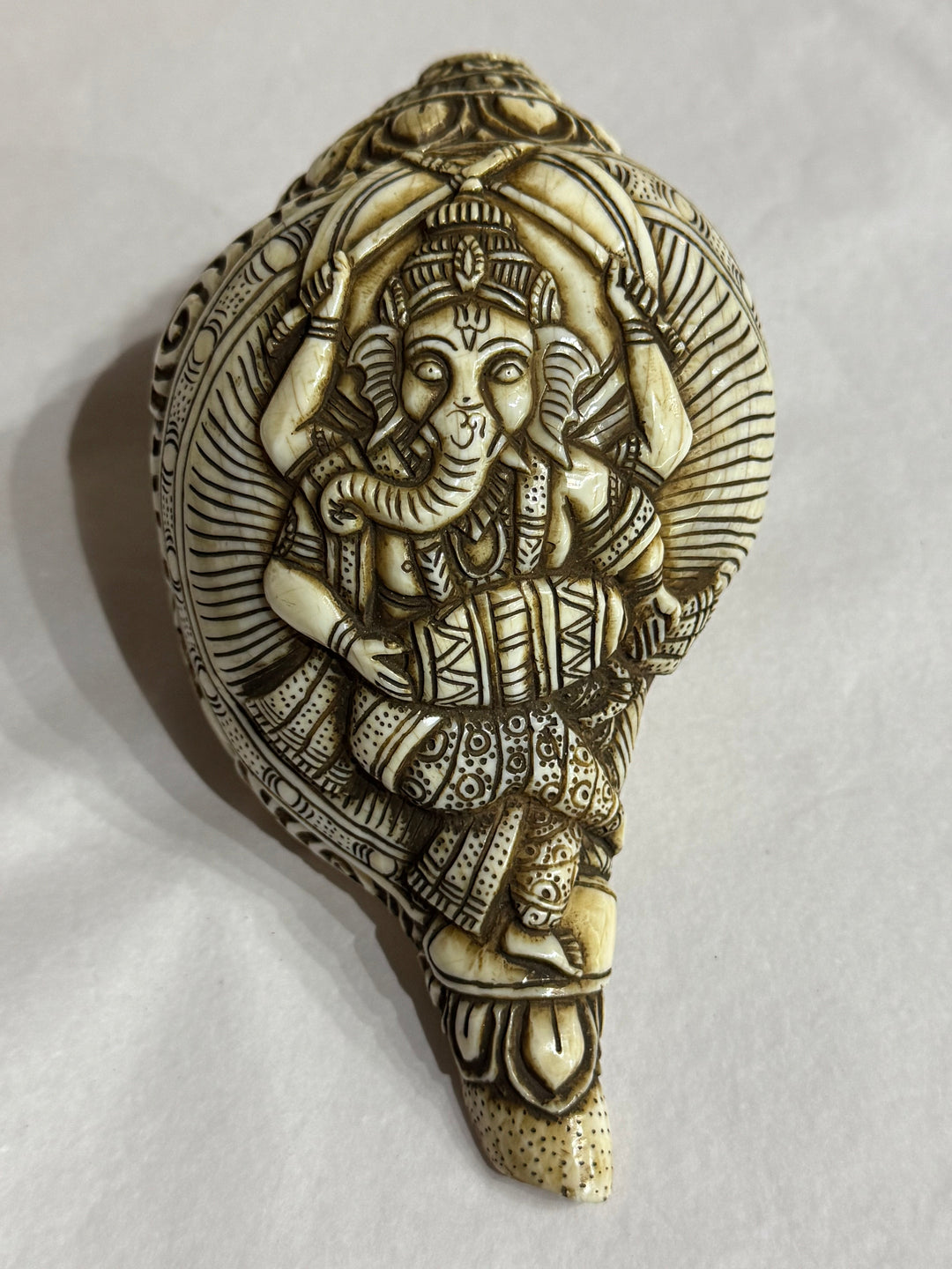 Ganesh Conch Shell Horn - Floating Lotus