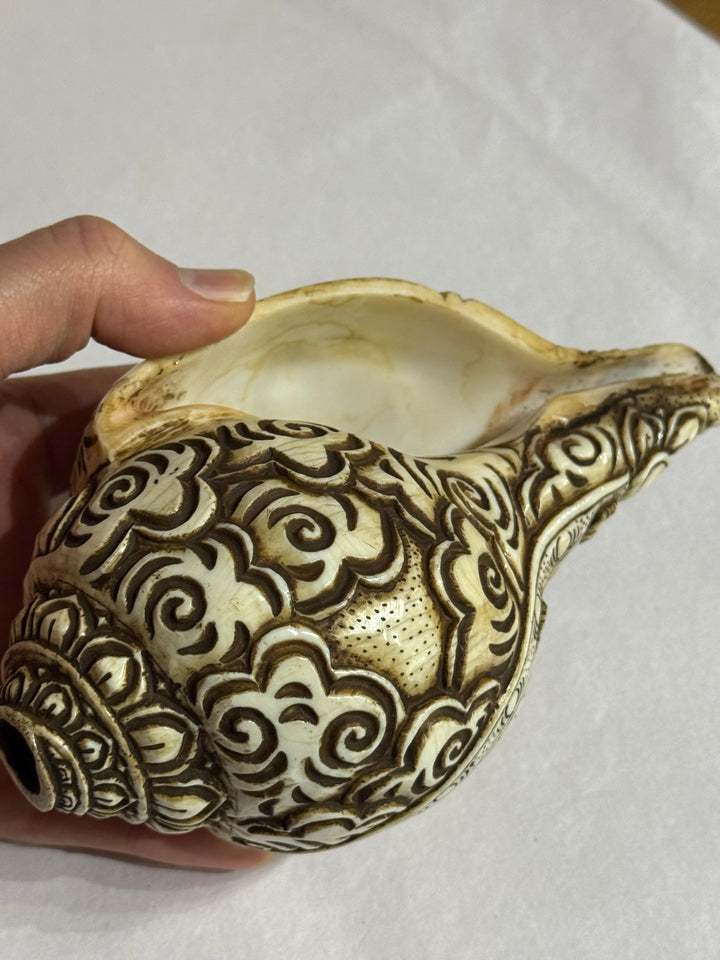 Ganesh Conch Shell Horn - Floating Lotus