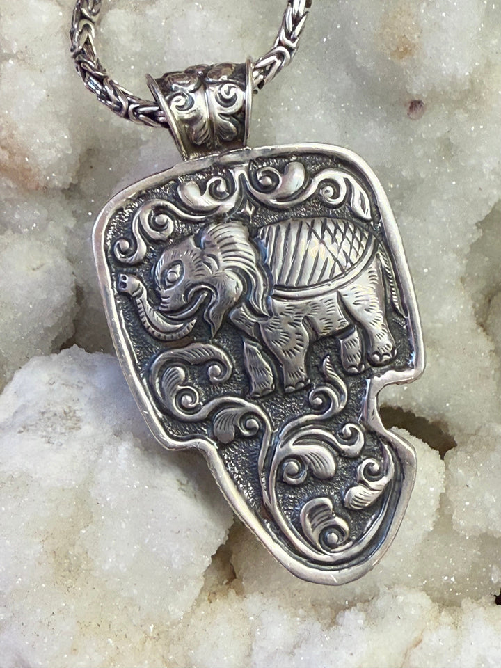 Labradorite Elephant Pendant - Floating Lotus