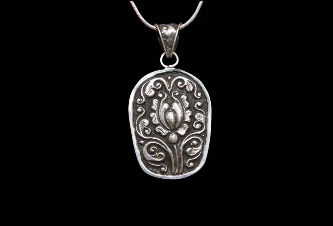 Labradorite Ganesh Pendant - Floating Lotus