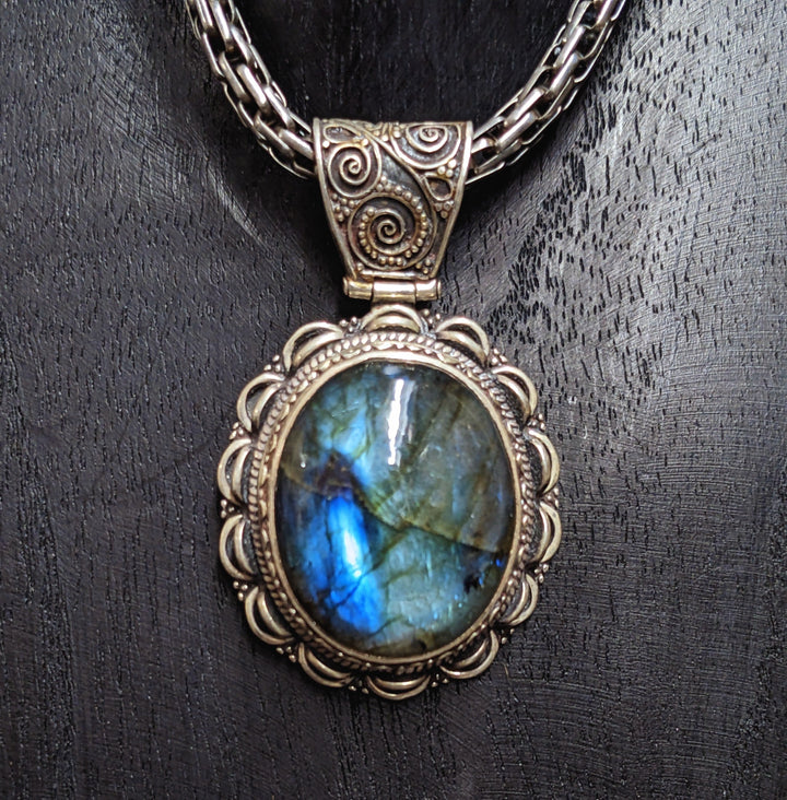 Labradorite Lotus Pendant - Floating Lotus