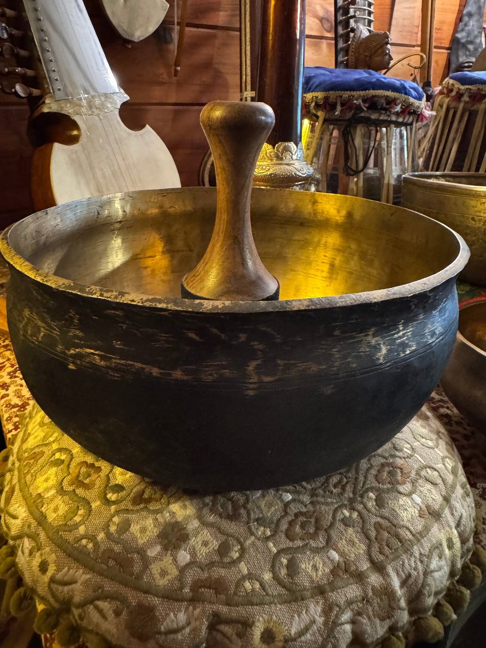 Large Root Chakra Ulti Bati Antique Tibetan Singing Bowl - Floating Lotus