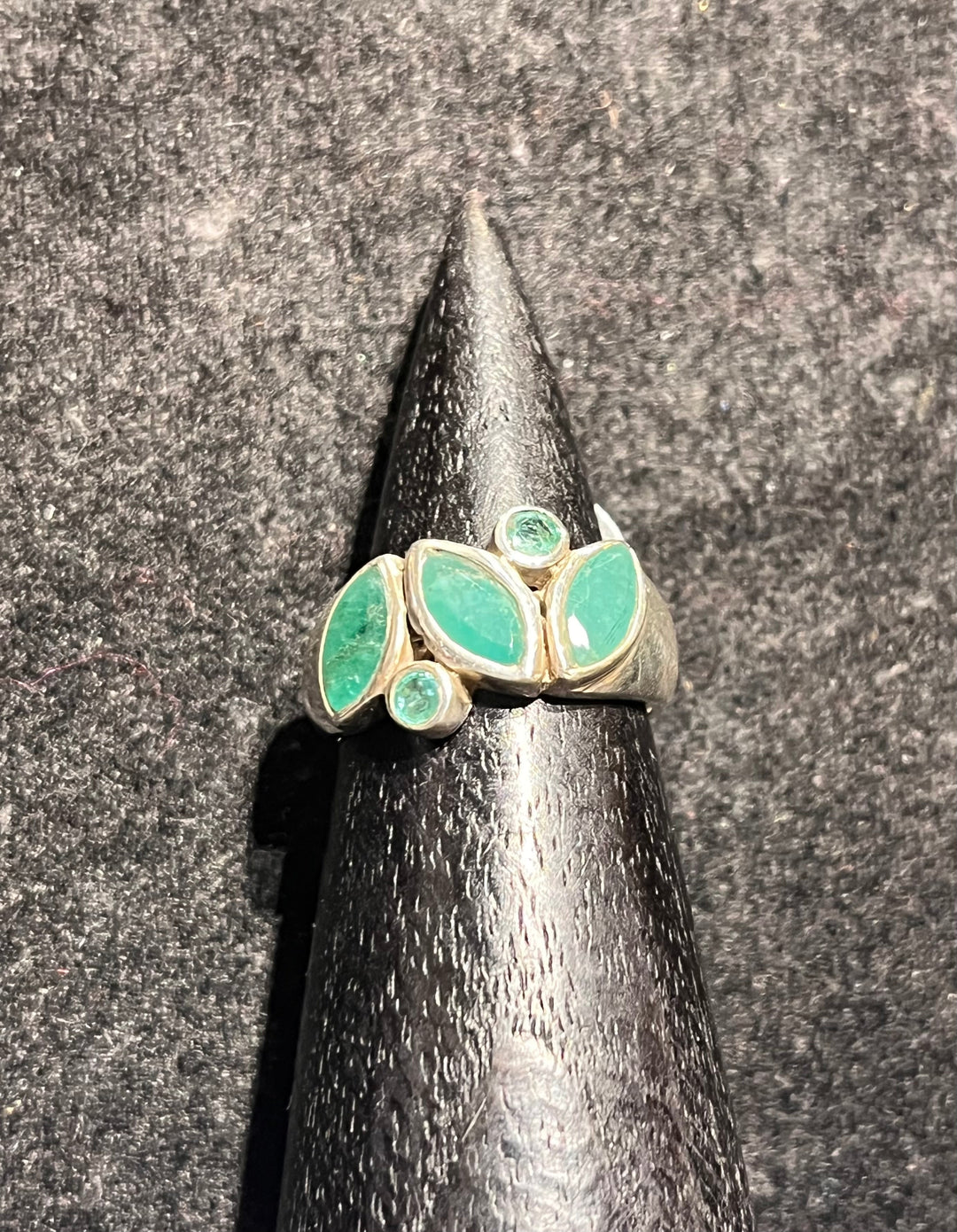 Leaf Emerald Ring - Floating Lotus