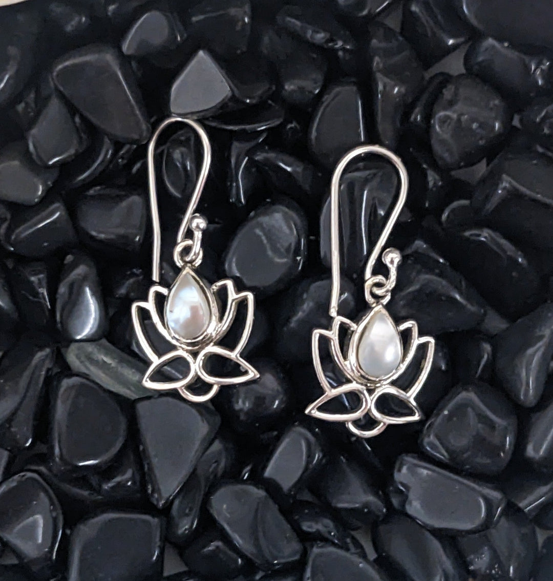 Lotus Pearl Earrings - Floating Lotus