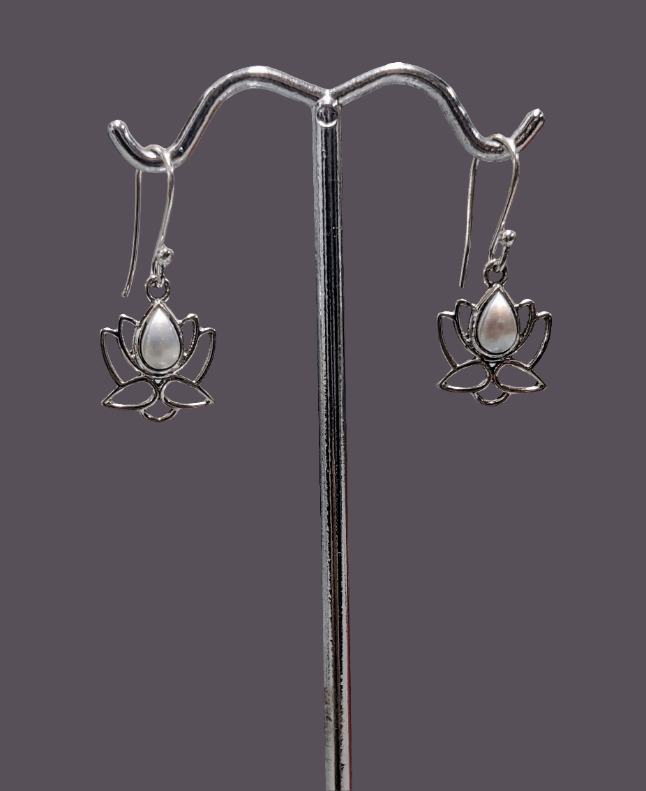 Lotus Pearl Earrings - Floating Lotus