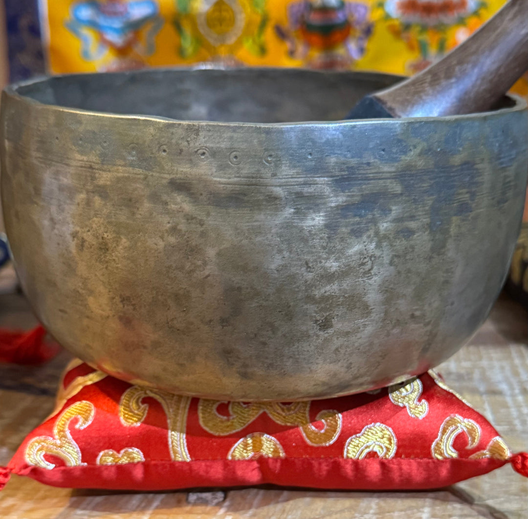 Sun Heart Chakra Singing Bowl - Floating Lotus