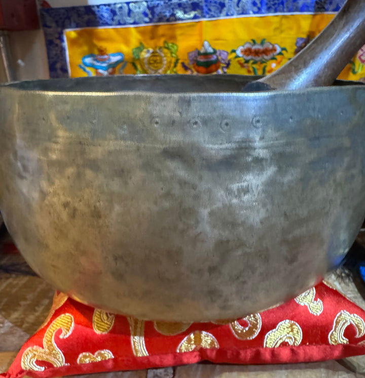 Sun Heart Chakra Singing Bowl - Floating Lotus