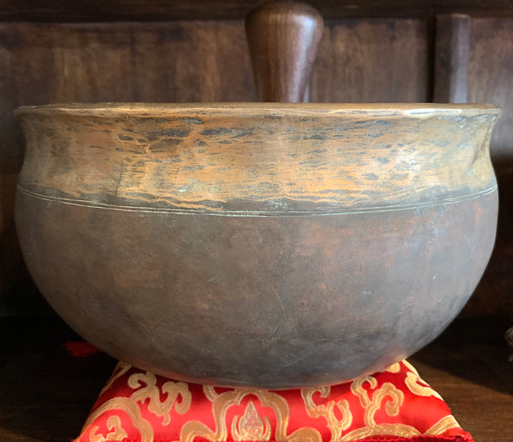 Large Antique Ulti Bati Tibetan Singing Bowl