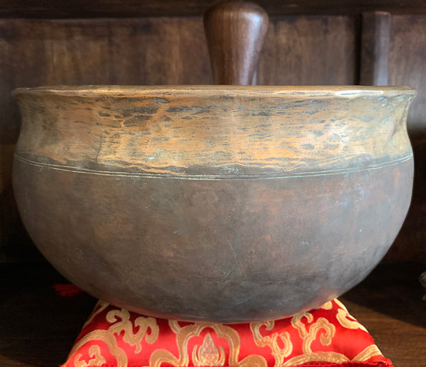 Large Antique Ulti Bati Tibetan Singing Bowl